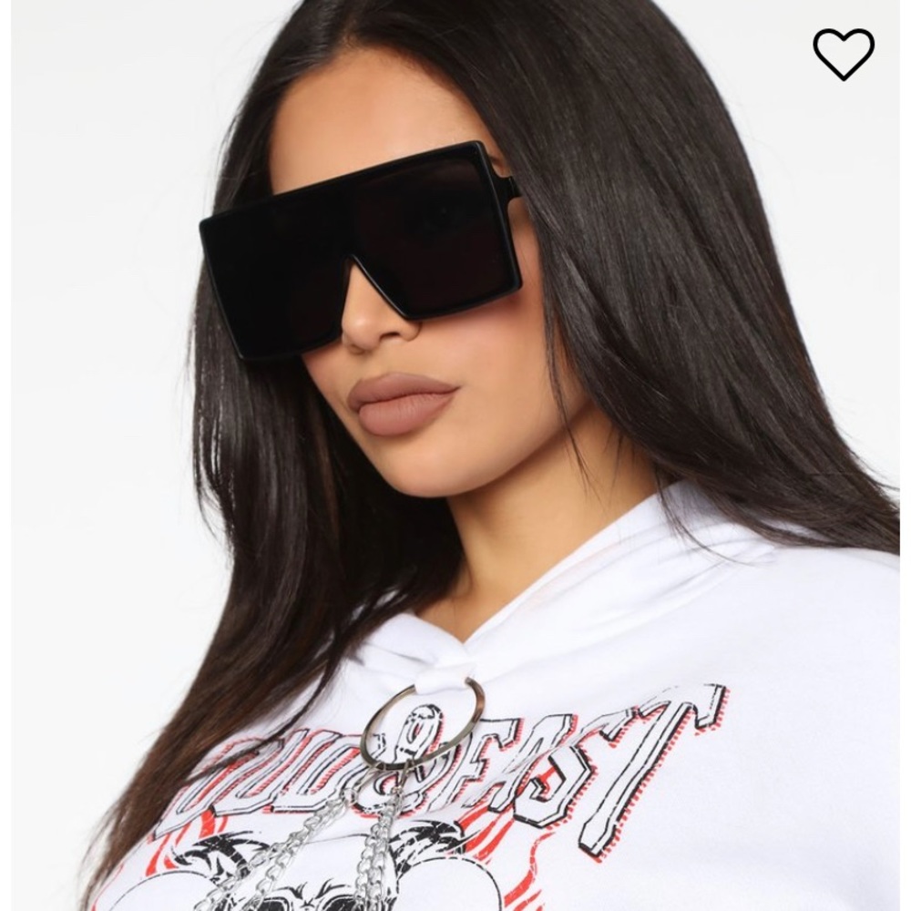 Purely Iconic Sunglasses Black *Fashion Nova*